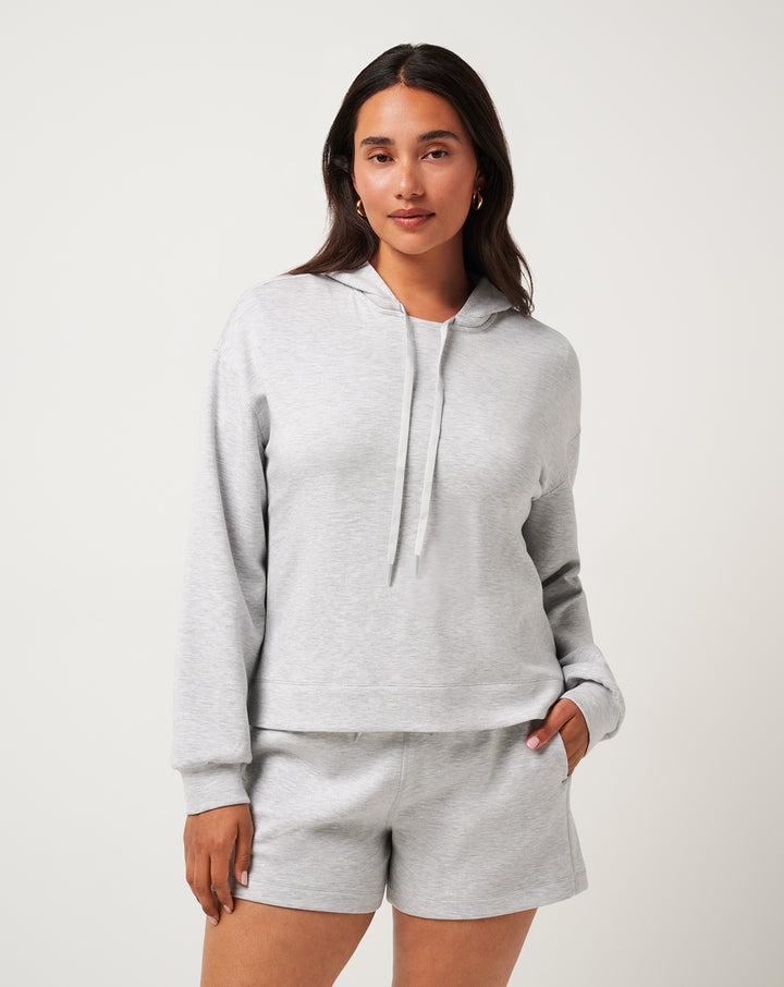 <img src="https://cdn.shopify.com/s/files/1/0252/0927/4404/files/TM-Combo-Logo-Block-Black-650.png?v=1580931784" alt=" TravisMathew Brand logo" align="middle" style="border:0;"><p><p>Skyloft Soft Hood</p>