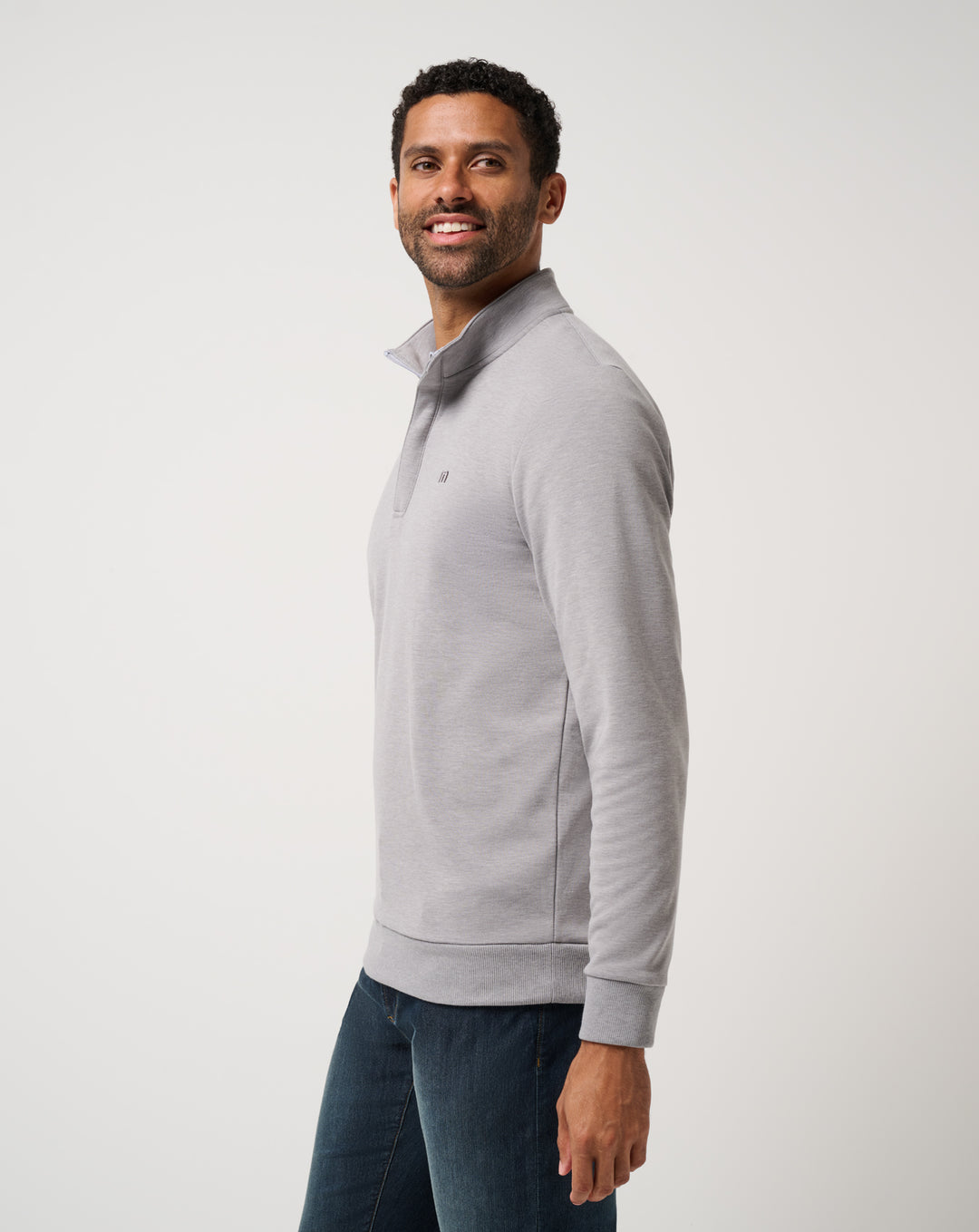 <img src="https://cdn.shopify.com/s/files/1/0252/0927/4404/files/TM-Combo-Logo-Block-Black-650.png?v=1580931784" alt=" TravisMathew Brand logo" align="middle" style="border:0;"><p><p>Cloud Quarter Zip 2.0</p>