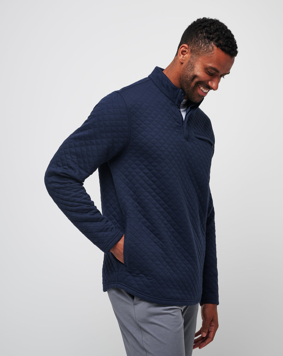 <img src="https://cdn.shopify.com/s/files/1/0252/0927/4404/files/TM-Combo-Logo-Block-Black-650.png?v=1580931784" alt=" TravisMathew Brand logo" align="middle" style="border:0;"><p><p>Transatlantic</p>