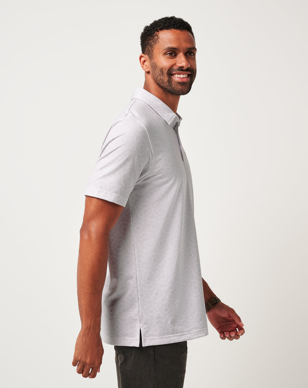 <img src="https://cdn.shopify.com/s/files/1/0252/0927/4404/files/TM-Combo-Logo-Block-Black-650.png?v=1580931784" alt=" TravisMathew Brand logo" align="middle" style="border:0;"><p><p>Free Passage</p>