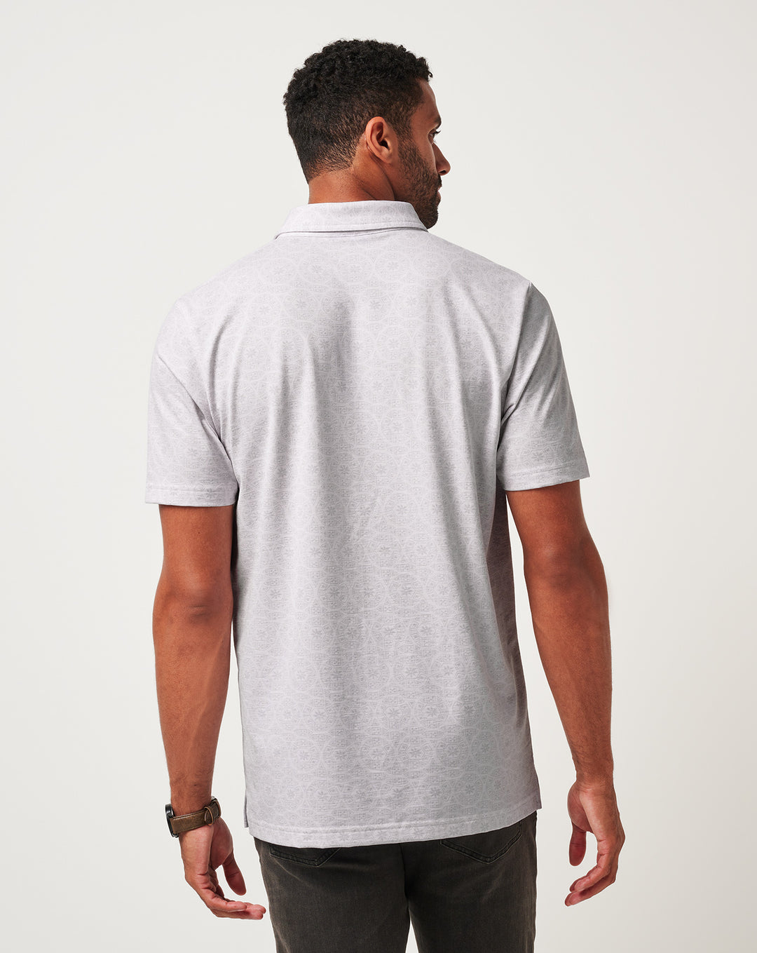 <img src="https://cdn.shopify.com/s/files/1/0252/0927/4404/files/TM-Combo-Logo-Block-Black-650.png?v=1580931784" alt=" TravisMathew Brand logo" align="middle" style="border:0;"><p><p>Free Passage</p>