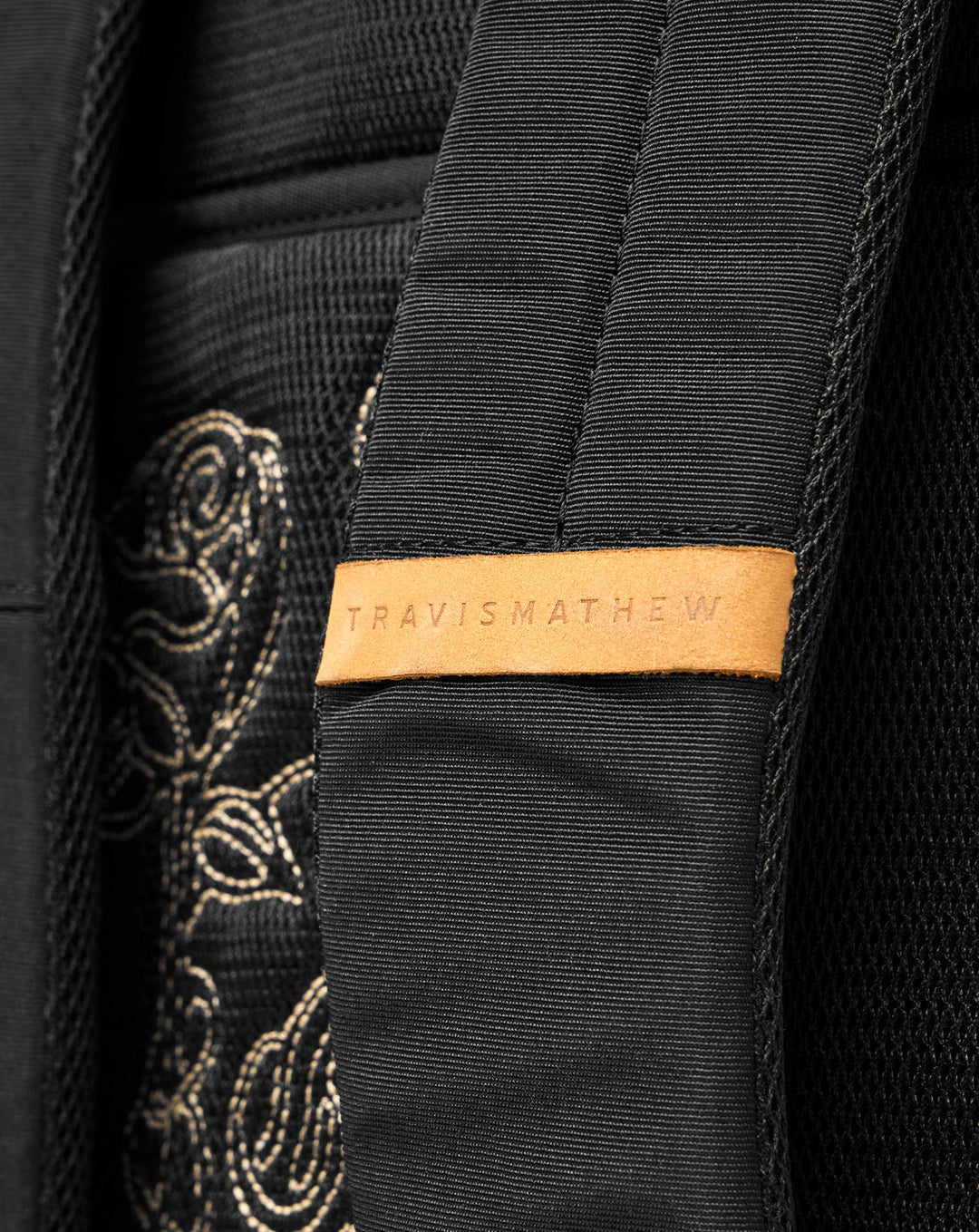 <img src="https://cdn.shopify.com/s/files/1/0252/0927/4404/files/TM-Combo-Logo-Block-Black-650.png?v=1580931784" alt=" TravisMathew Brand logo" align="middle" style="border:0;"><p><p>Coastal Backpack</p>