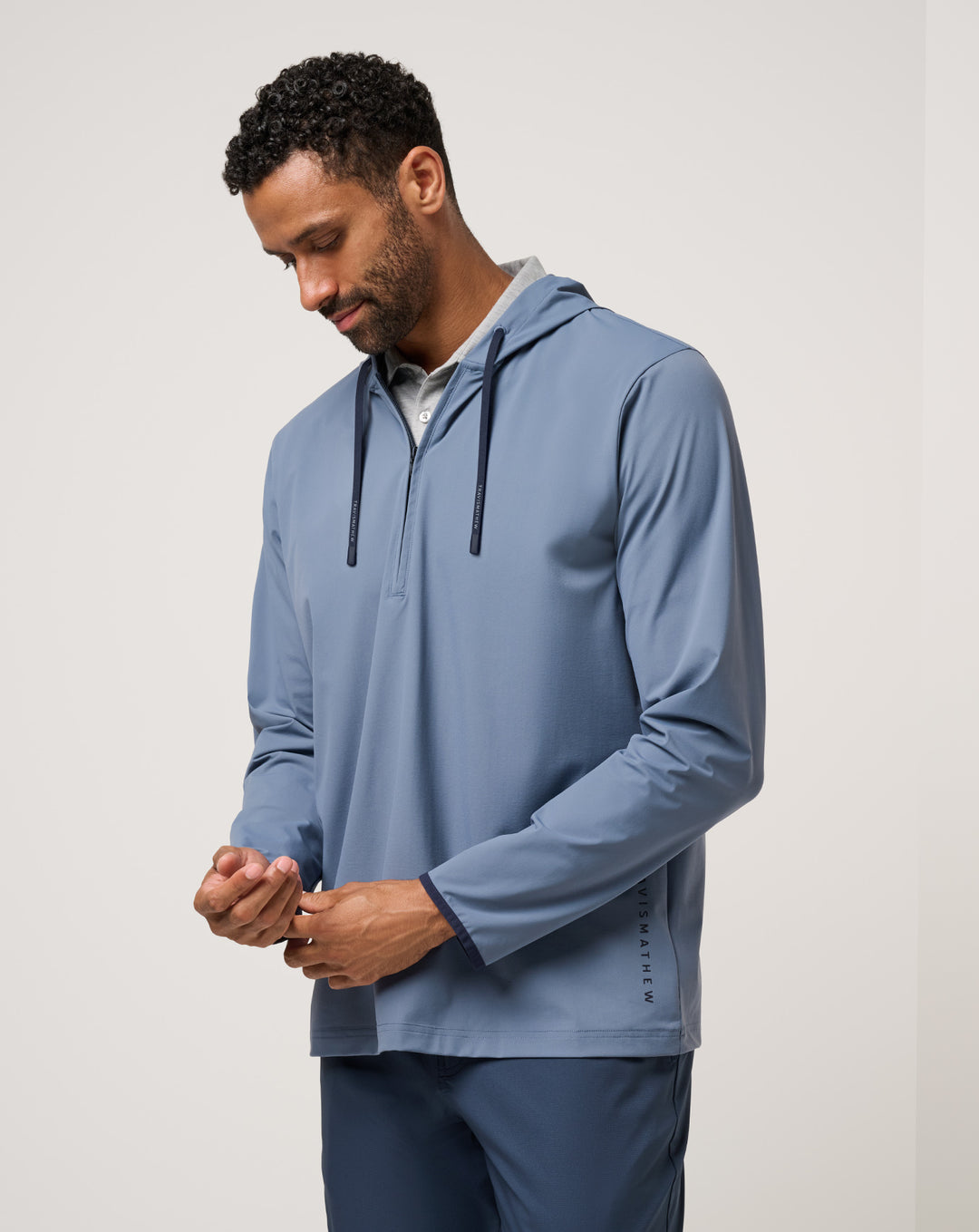 <img src="https://cdn.shopify.com/s/files/1/0252/0927/4404/files/TM-Combo-Logo-Block-Black-650.png?v=1580931784" alt=" TravisMathew Brand logo" align="middle" style="border:0;"><p><p>Hero Hour Tech Hoodie</p>