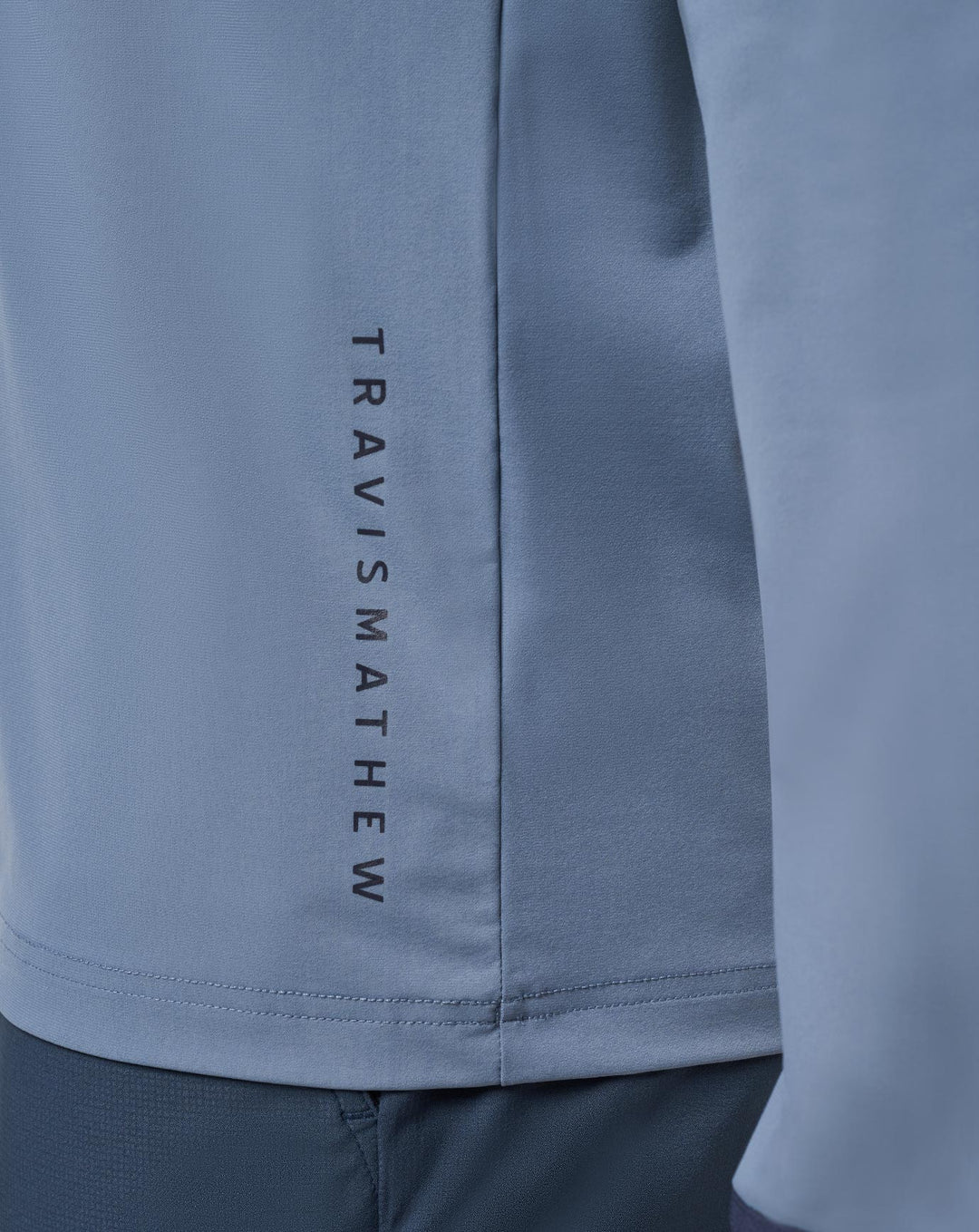 <img src="https://cdn.shopify.com/s/files/1/0252/0927/4404/files/TM-Combo-Logo-Block-Black-650.png?v=1580931784" alt=" TravisMathew Brand logo" align="middle" style="border:0;"><p><p>Hero Hour Tech Hoodie</p>