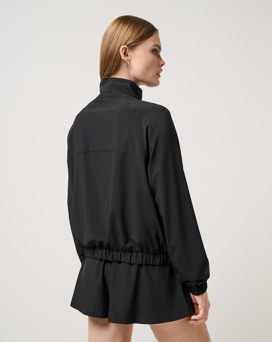 <img src="https://cdn.shopify.com/s/files/1/0252/0927/4404/files/TM-Combo-Logo-Block-Black-650.png?v=1580931784" alt=" TravisMathew Brand logo" align="middle" style="border:0;"><p><p>Breezeblend Travel Day Jacket</p>