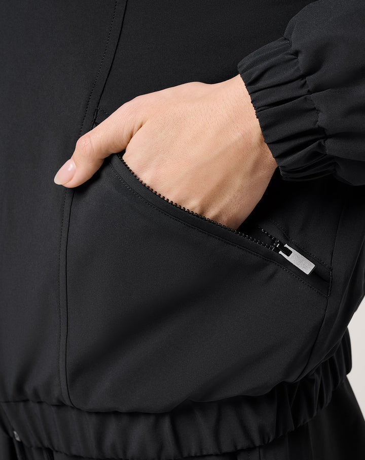 <img src="https://cdn.shopify.com/s/files/1/0252/0927/4404/files/TM-Combo-Logo-Block-Black-650.png?v=1580931784" alt=" TravisMathew Brand logo" align="middle" style="border:0;"><p><p>Breezeblend Travel Day Jacket</p>