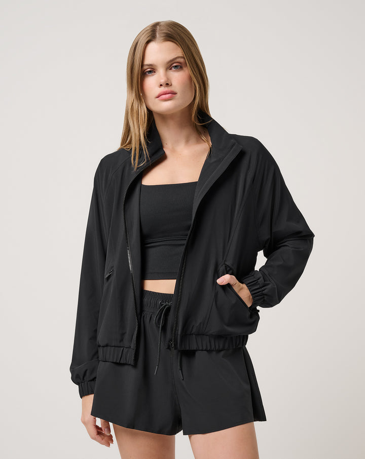 <img src="https://cdn.shopify.com/s/files/1/0252/0927/4404/files/TM-Combo-Logo-Block-Black-650.png?v=1580931784" alt=" TravisMathew Brand logo" align="middle" style="border:0;"><p><p>Breezeblend Travel Day Jacket</p>