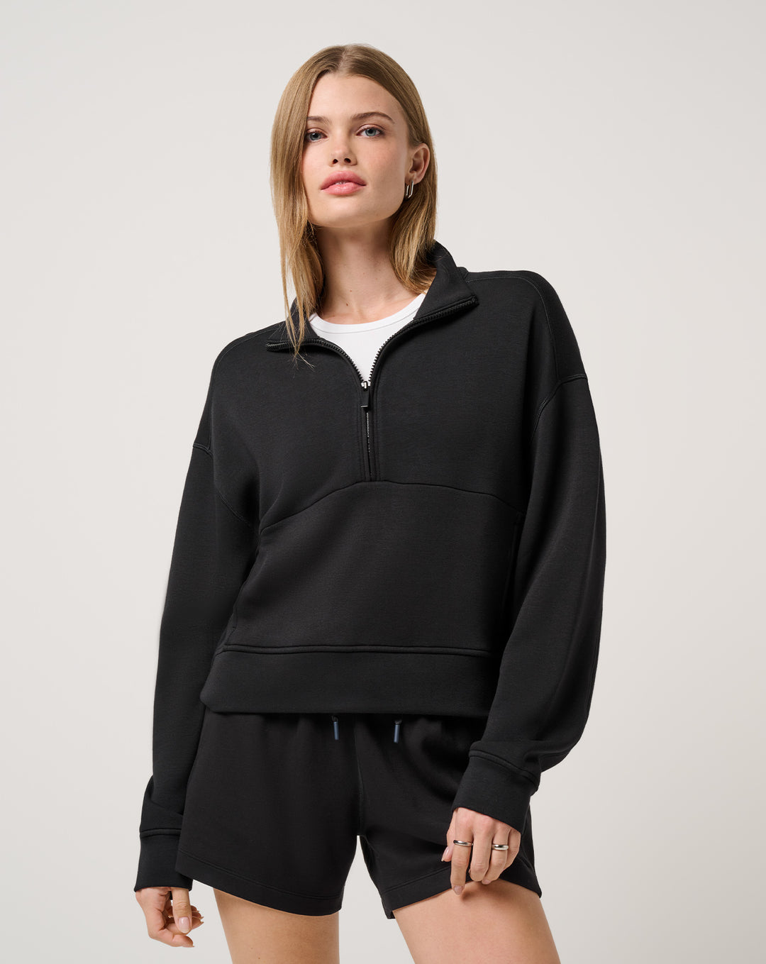 <img src="https://cdn.shopify.com/s/files/1/0252/0927/4404/files/TM-Combo-Logo-Block-Black-650.png?v=1580931784" alt=" TravisMathew Brand logo" align="middle" style="border:0;"><p><p>Skyloft Soft 1/2 Zip 2.0</p>