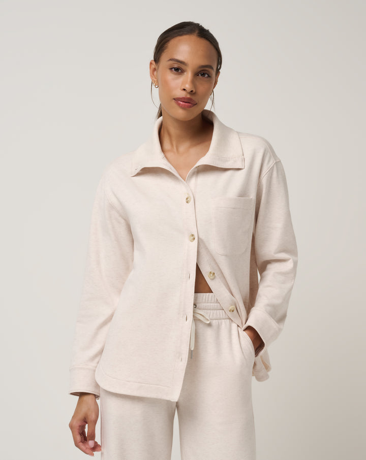<img src="https://cdn.shopify.com/s/files/1/0252/0927/4404/files/TM-Combo-Logo-Block-Black-650.png?v=1580931784" alt=" TravisMathew Brand logo" align="middle" style="border:0;"><p><p>Cloud Fleece Button Down Shacket</p>