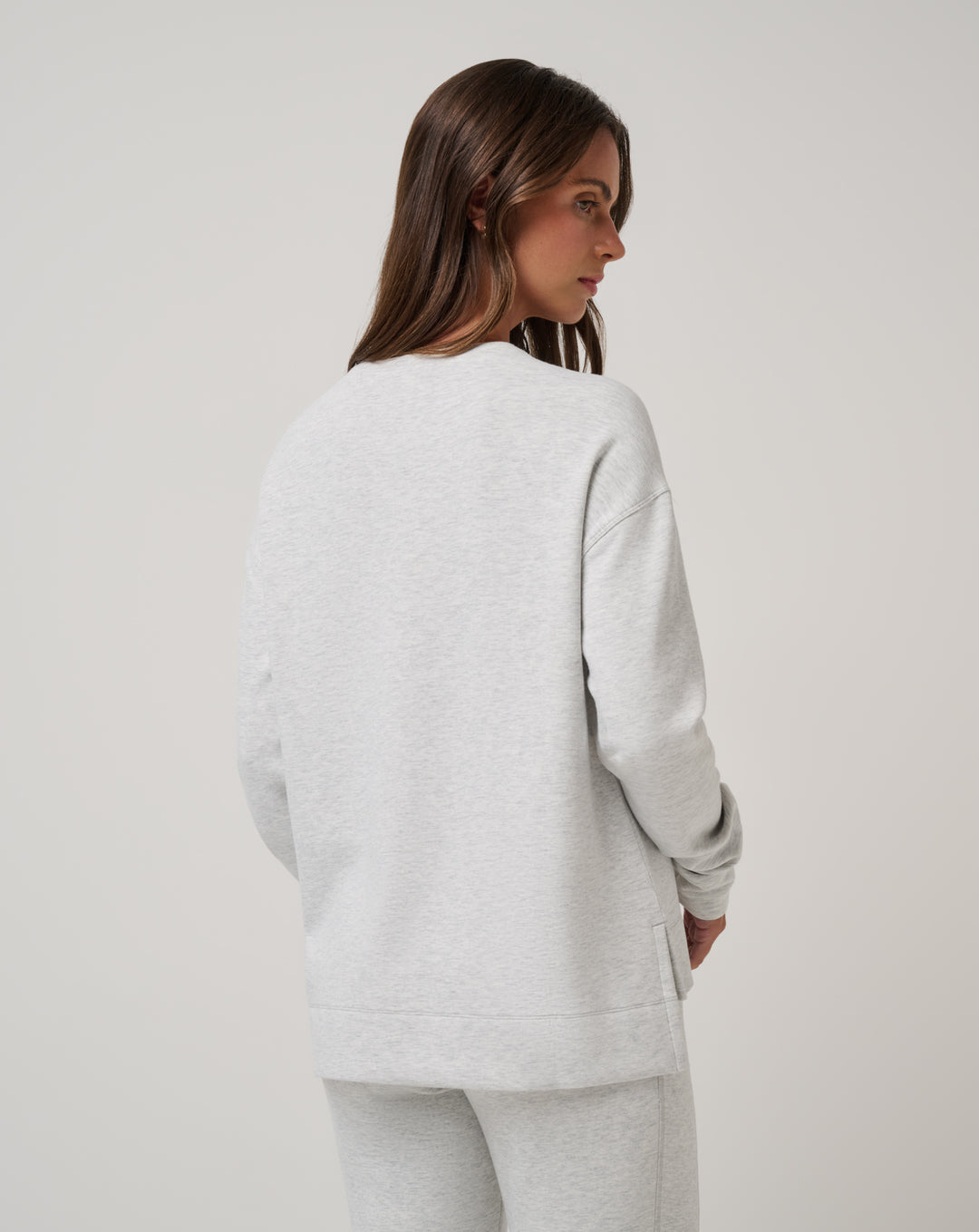 <img src="https://cdn.shopify.com/s/files/1/0252/0927/4404/files/TM-Combo-Logo-Block-Black-650.png?v=1580931784" alt=" TravisMathew Brand logo" align="middle" style="border:0;"><p><p>Skyloft Soft Crew</p>