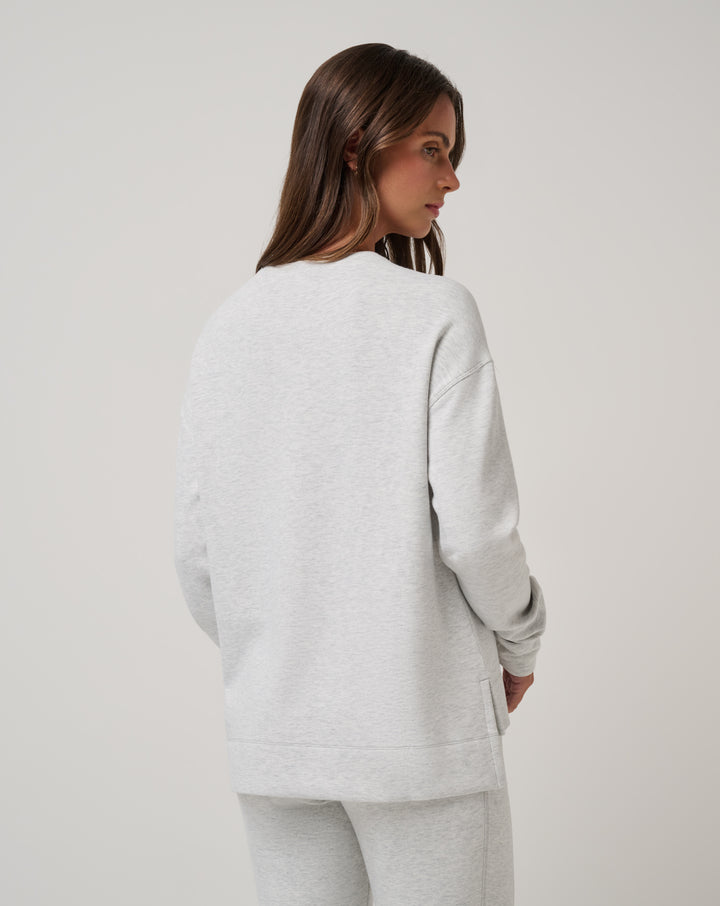 <img src="https://cdn.shopify.com/s/files/1/0252/0927/4404/files/TM-Combo-Logo-Block-Black-650.png?v=1580931784" alt=" TravisMathew Brand logo" align="middle" style="border:0;"><p><p>Skyloft Soft Crew</p>