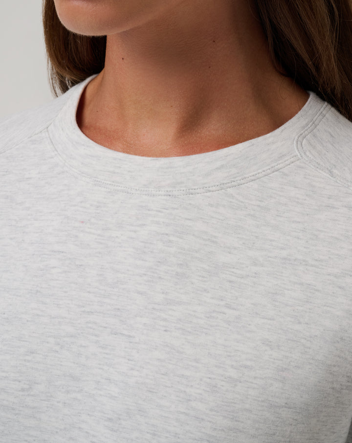 <img src="https://cdn.shopify.com/s/files/1/0252/0927/4404/files/TM-Combo-Logo-Block-Black-650.png?v=1580931784" alt=" TravisMathew Brand logo" align="middle" style="border:0;"><p><p>Skyloft Soft Crew</p>