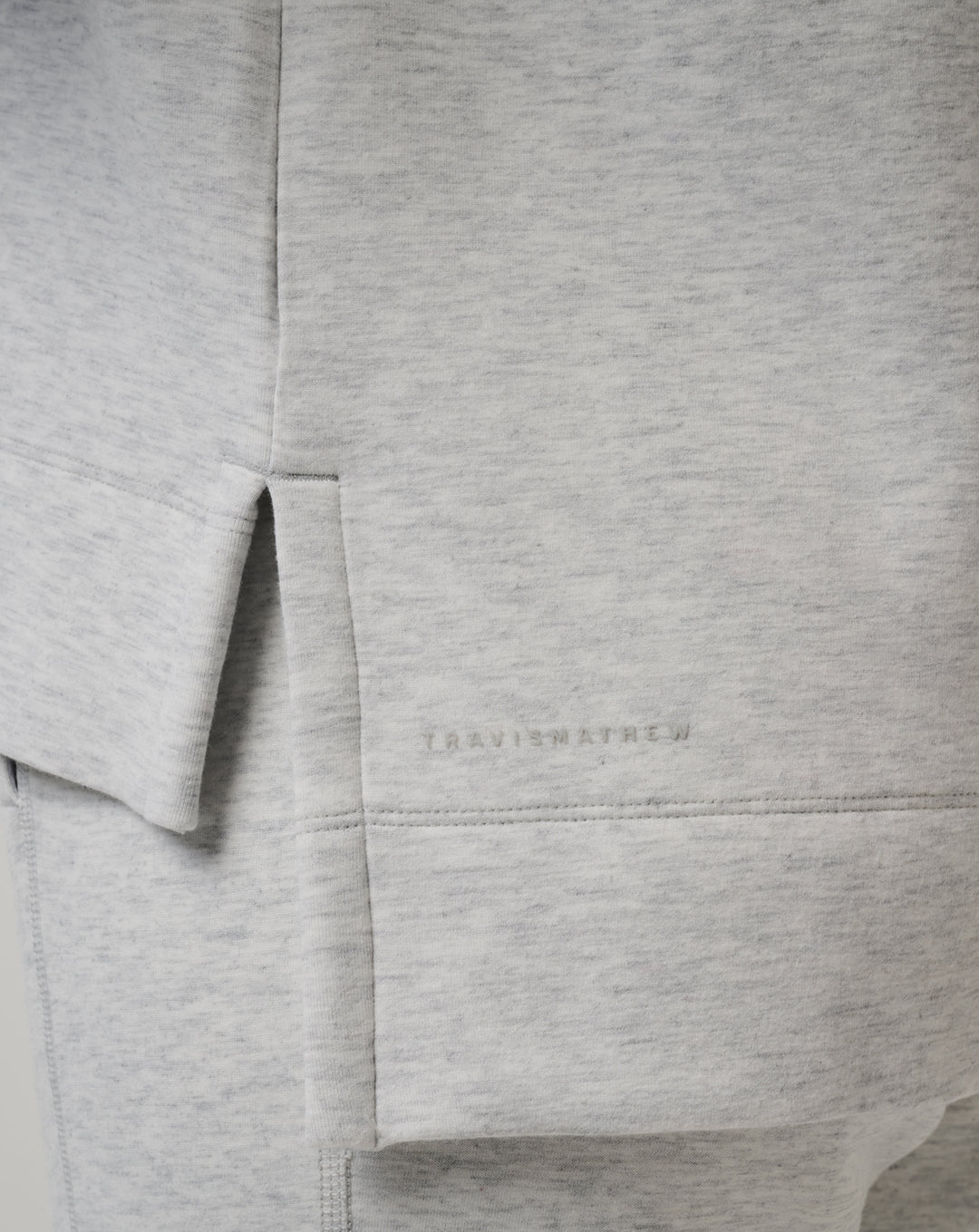 <img src="https://cdn.shopify.com/s/files/1/0252/0927/4404/files/TM-Combo-Logo-Block-Black-650.png?v=1580931784" alt=" TravisMathew Brand logo" align="middle" style="border:0;"><p><p>Skyloft Soft Crew</p>