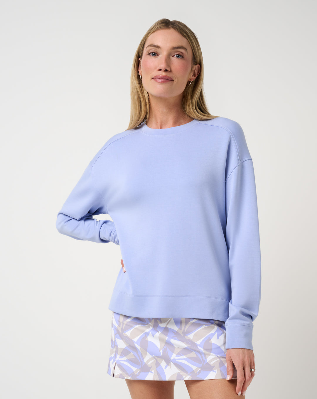 <img src="https://cdn.shopify.com/s/files/1/0252/0927/4404/files/TM-Combo-Logo-Block-Black-650.png?v=1580931784" alt=" TravisMathew Brand logo" align="middle" style="border:0;"><p><p>Skyloft Soft Crew</p>